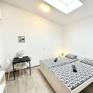 Hostel Center Station