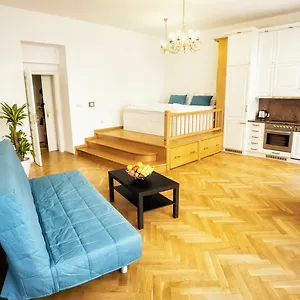 Apartment By The Old Town Square